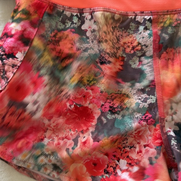 Athletes girl run the world 3” short floral print - Picture 3 of 7